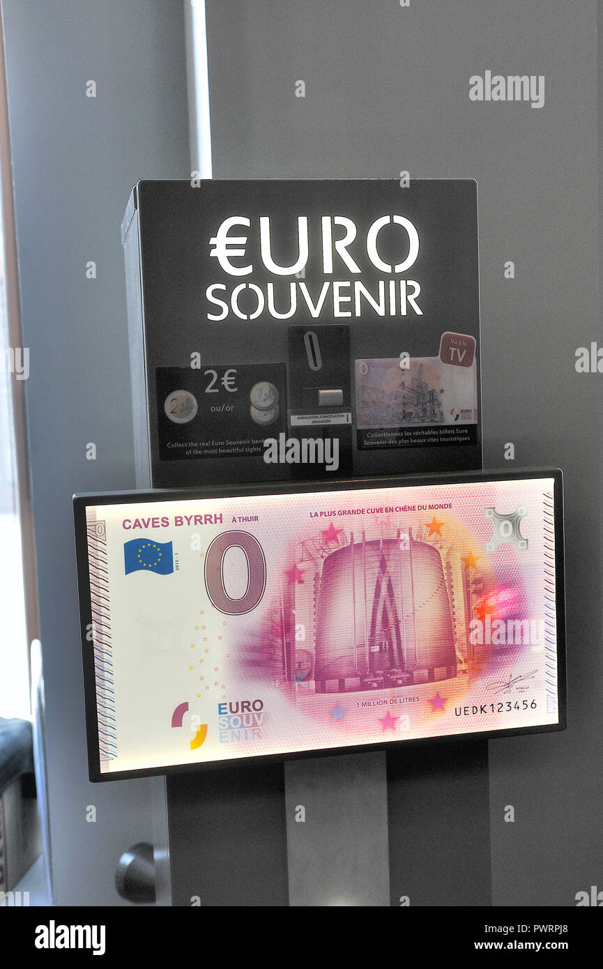 Geldautomat von null Euro zur Erinnerung an den Besuch in den Kellern der Byrrh Firma in Thuir Stockfoto