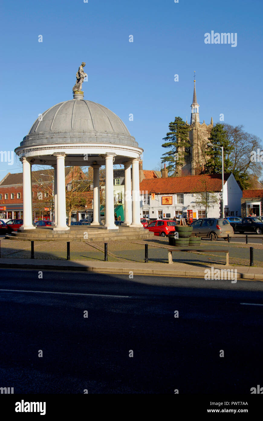 Die Butter Kreuz auf dem Marktplatz, Swaffham, Norfolk, England Stockfoto
