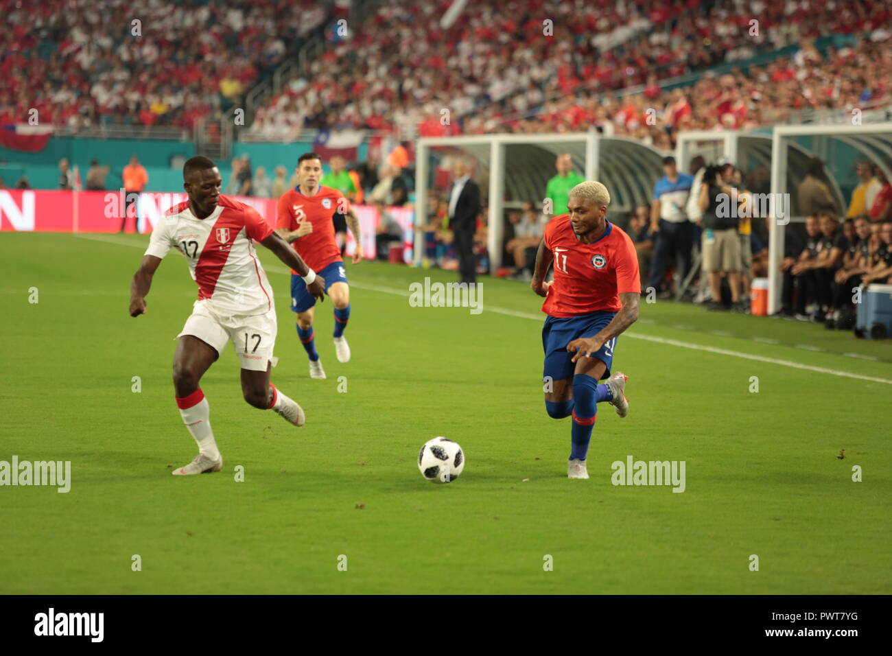 Miami, Florida. 12 Okt, 2018. Fußball-Spiel, Chile vs Peru im Hard Rock Stadion in Miami, Florida. Okt 12, 2018. Peru gewann 3-0. Stockfoto