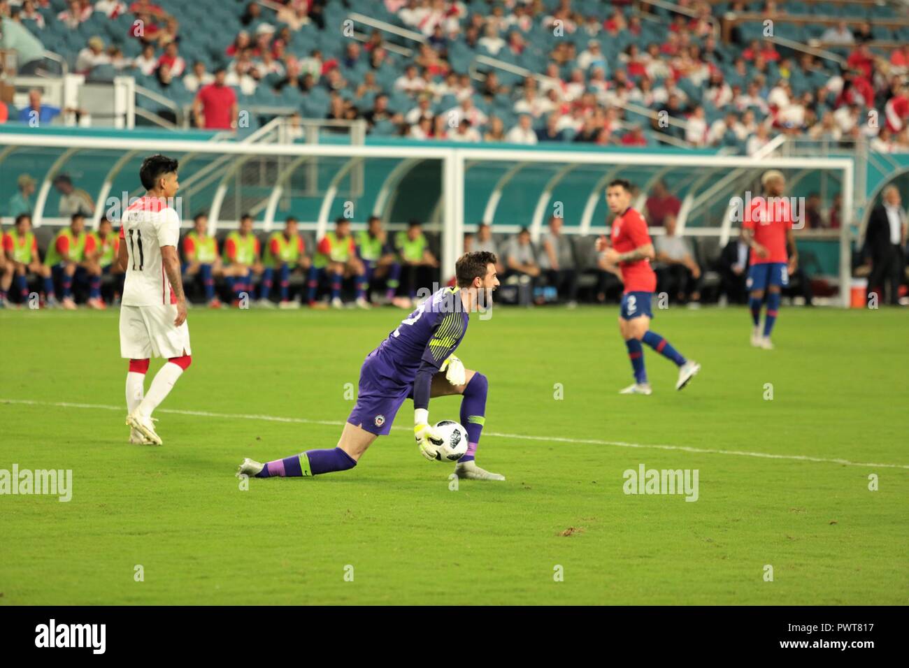 Miami, Florida. 12 Okt, 2018. Chile goalie Fernando de Paul, während Chile vs Peru im Hard Rock Stadion in Miami, Florida. Okt 12, 2018. Peru gewann 3-0 Stockfoto