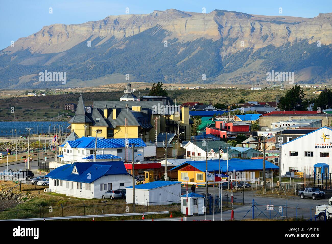 Blick auf die Stadt, Golf Almante Montt, Puerto Natales, Provinz Última Esperanza, Chile Stockfoto