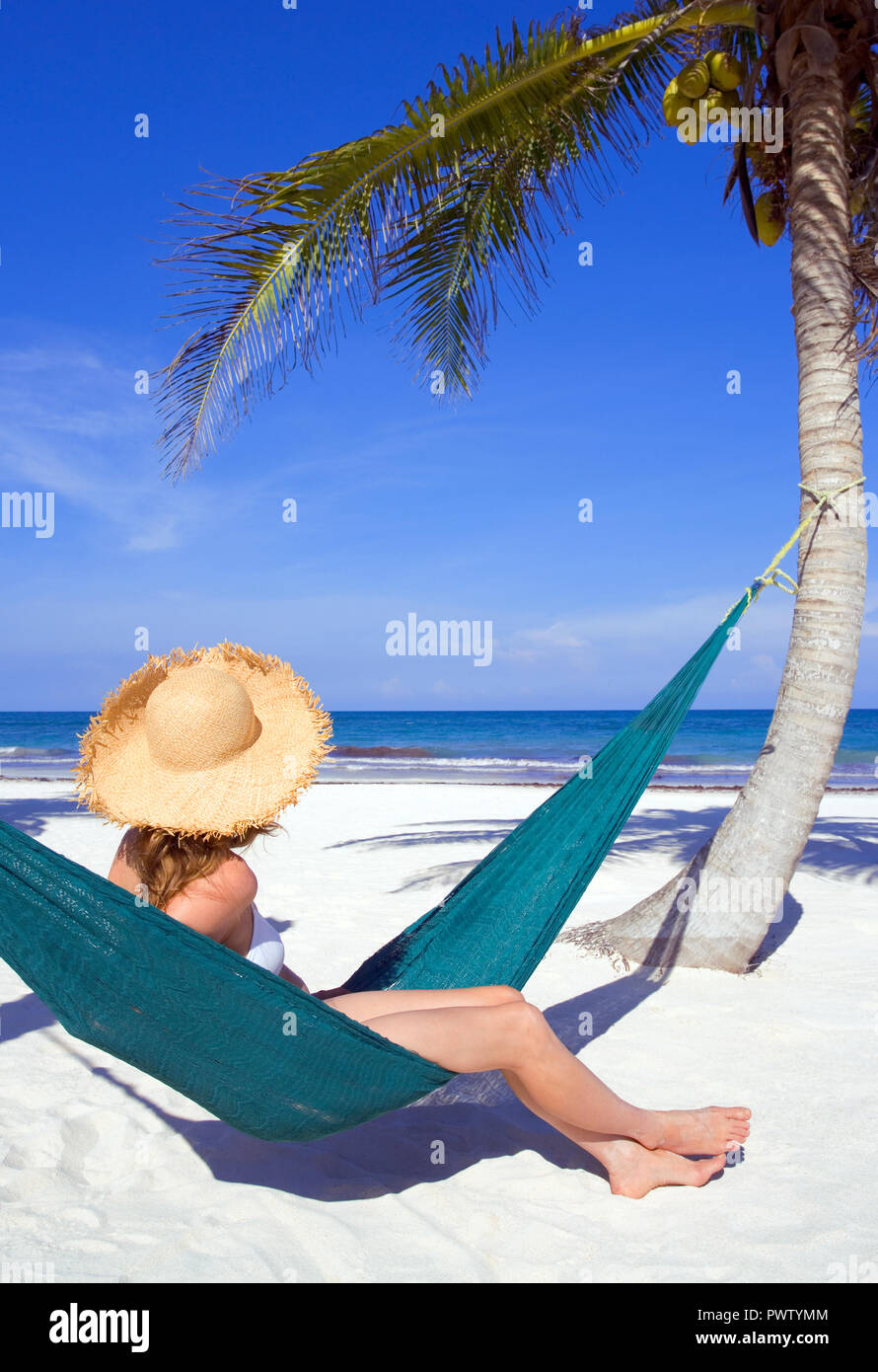 Frau Erholung am Strand in Mexiko Stockfoto