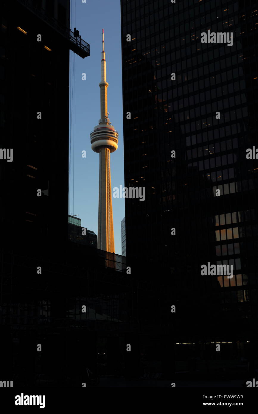 Screenshot des CN Tower aus der Distillery District, Toronto, Ontario, Kanada. Stockfoto