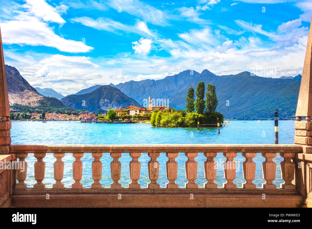Isola dei Pescatori, Fisherman Island in Lago Maggiore, die Borromäischen Inseln, Stresa, Piemont Italien, Europa. Lange Belichtung. Stockfoto