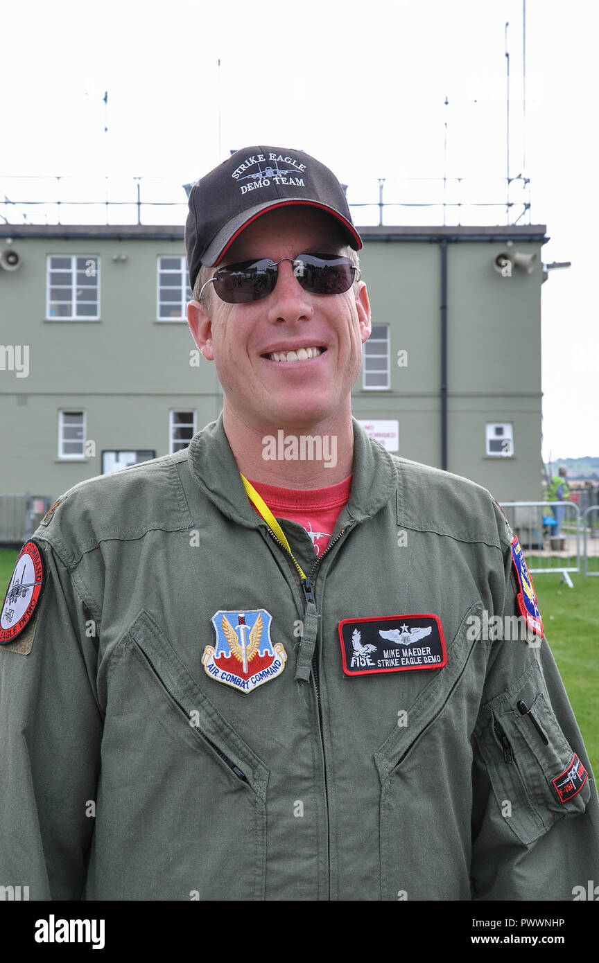 Pilot Mike Maeder der Strike Eagle Demo Team, Pilot der US Air Force McDonnell Douglas F-15 Eagle Jet fighter plane für Airshow wird angezeigt. USAF Stockfoto