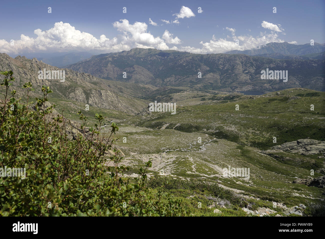 Massiv Monte Cinto, der höchste Berg in Korsika (2706 m). Masyw Monte Cinto, na Korsyce najwyższa Góra (2706 m). Stockfoto