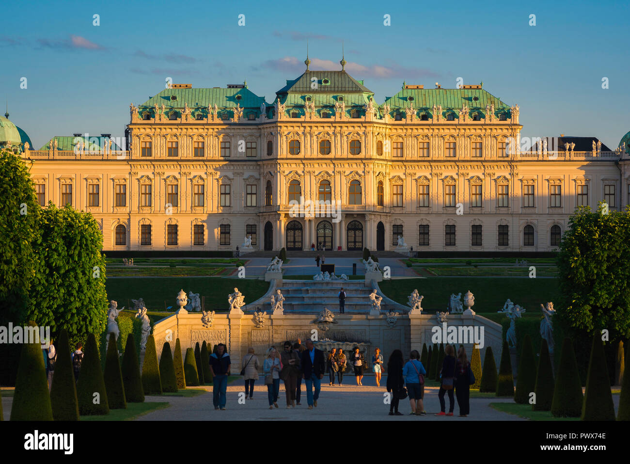 Barockschloss Wien Österreich, Aussicht an einem Sommerabend des Schloss Belvedere in Wien - eines der schönsten Barockschlösser Europas. Stockfoto
