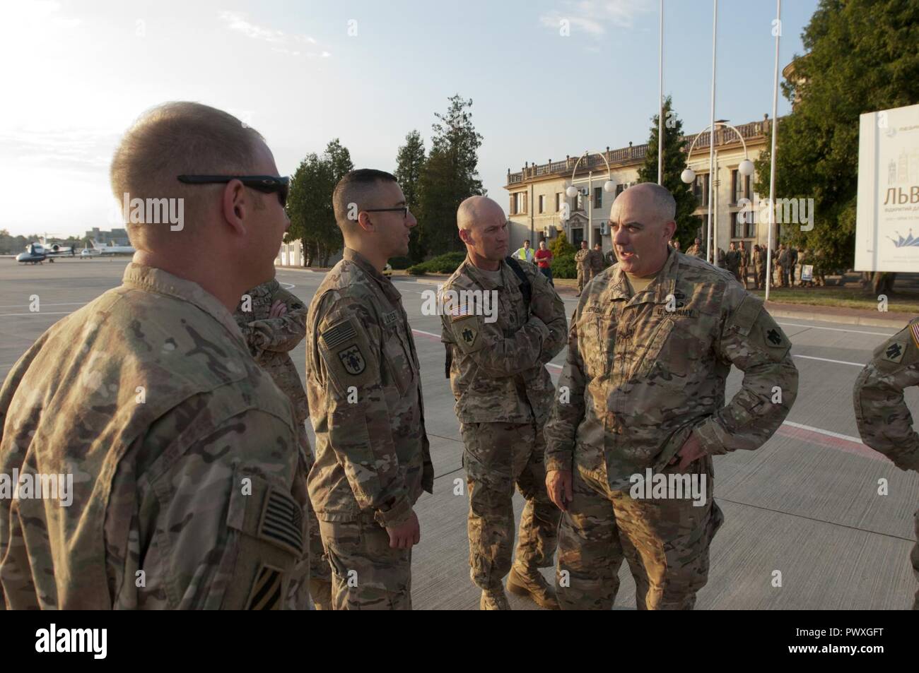 Oberst David Jordan, Kommandeur der 45. Der US Army Infantry Brigade Combat  Team, Gespräche zu 1