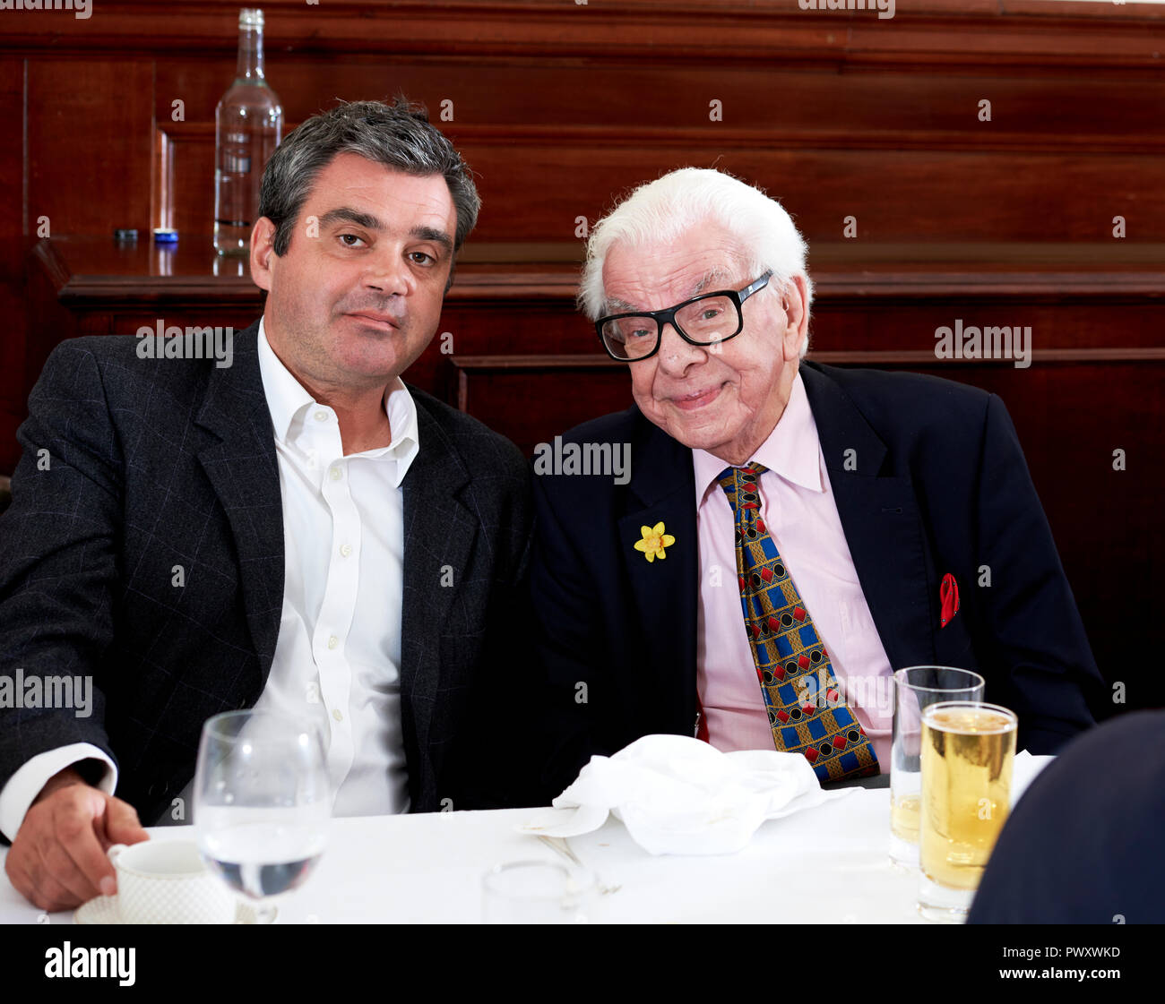 Mark Mason & Barry Cryer die Oldie literarische Mittagessen 16.10.18. Stockfoto