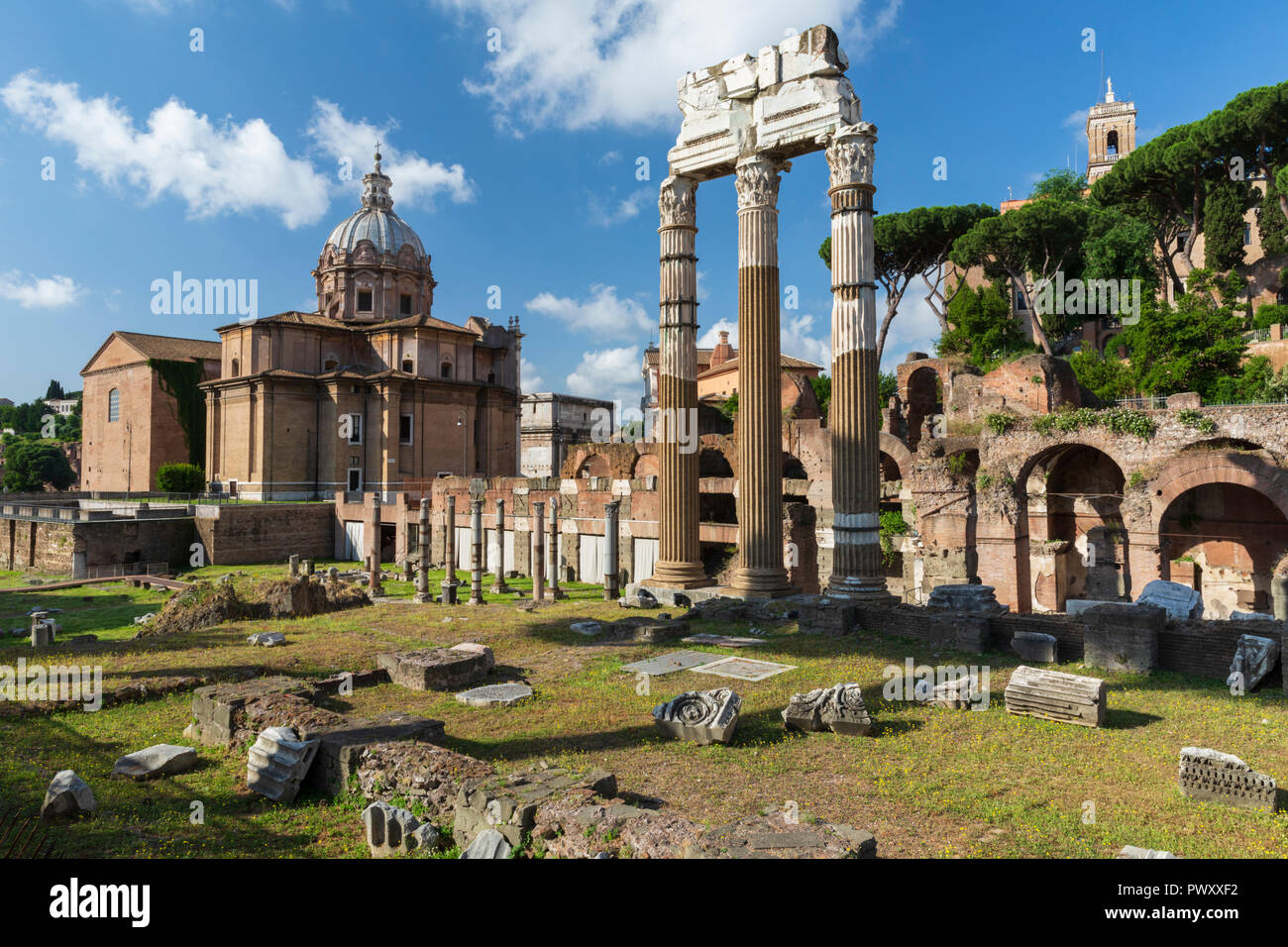 Ein Blick auf das Forum Romanum in Rom, Latium, Italien Stockfoto