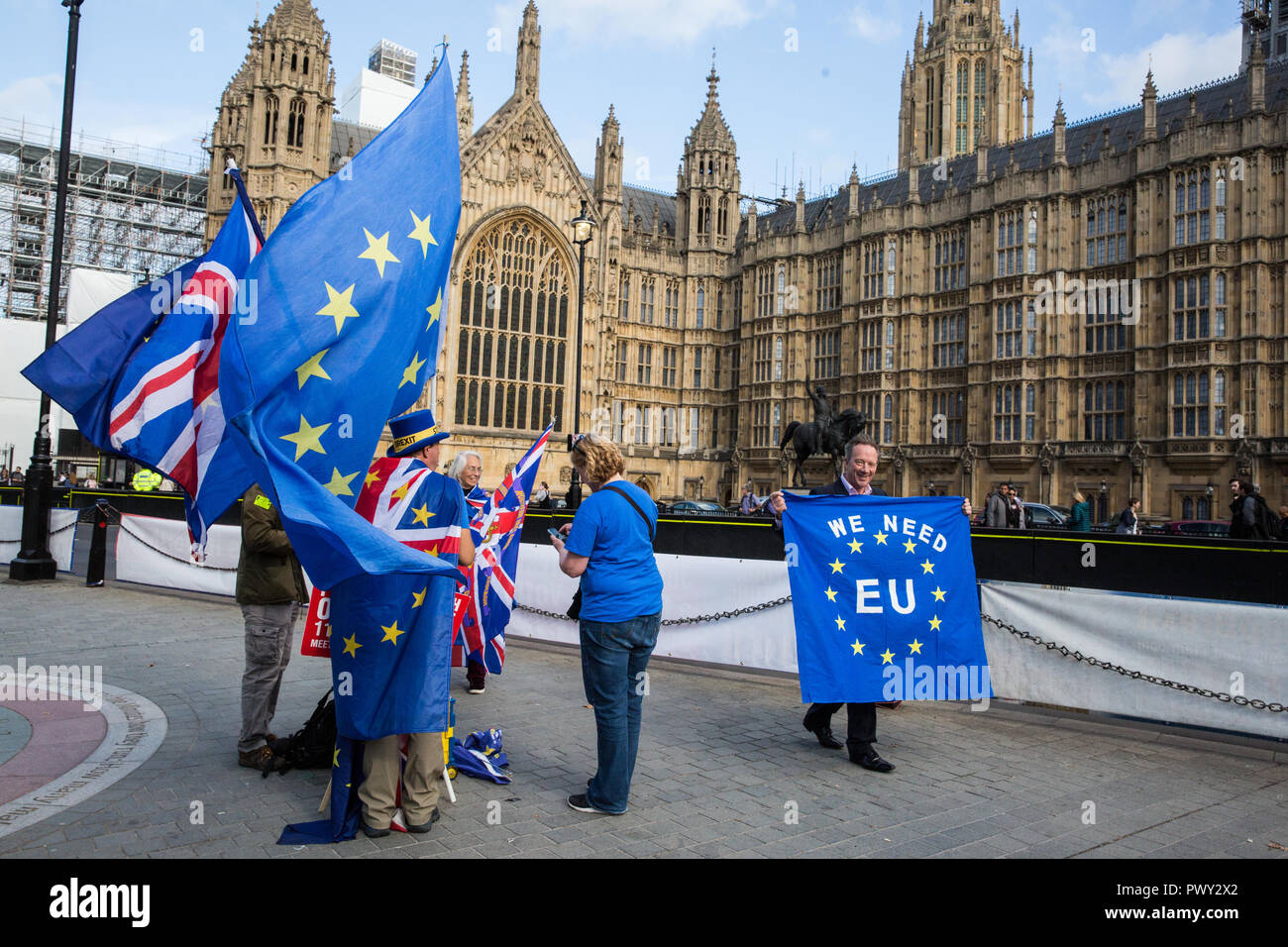 London, Großbritannien. 18. Oktober, 2018. Anti-Brexit mitkämpfer von sodem (Stand der Missachtung der Europäischen Bewegung) behalten ihren täglichen Protest zur Unterstützung der Fortsetzung der Mitgliedschaft in der Europäischen Union gegenüber dem Parlamentsgebäude. Credit: Mark Kerrison/Alamy leben Nachrichten Stockfoto