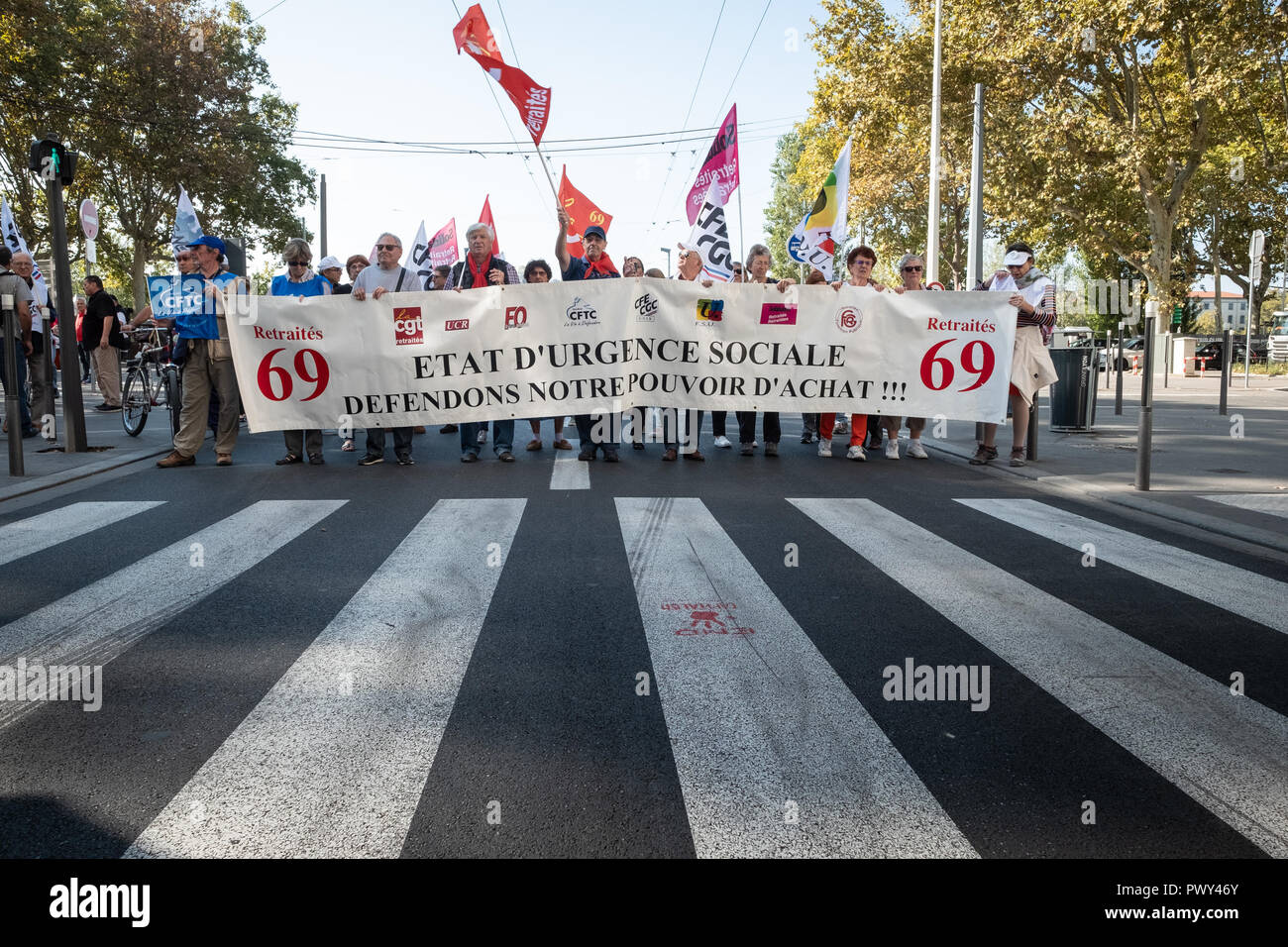 Lyon, Frankreich, 18. Oktober Rentner protestieren wieder, die die französische Regierung plant, die Renten- und Sozialsystem zu reformieren. die Demonstranten mit einem Banner Credit: FRANCK CHAPOLARD/Alamy leben Nachrichten Stockfoto