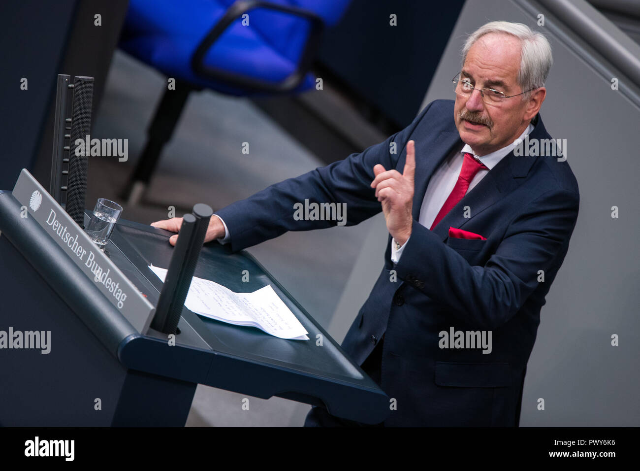 Berlin, Deutschland. Okt, 2018 18. Hans-Jürgen Irmer, Mitglied des Bundestages der CDU/CSU-Fraktion, spricht im Bundestag. Credit: Jens Büttner/dpa-Zentralbild/dpa/Alamy leben Nachrichten Stockfoto