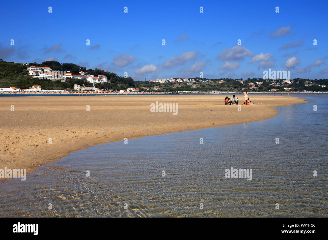 Portugal, Caldas de Rainha, Lagoa de Obidos oder Obidos Lagune und der Urlaub Stadt Foz do Arelho. Das kristallklare Wasser bei Ebbe. Stockfoto