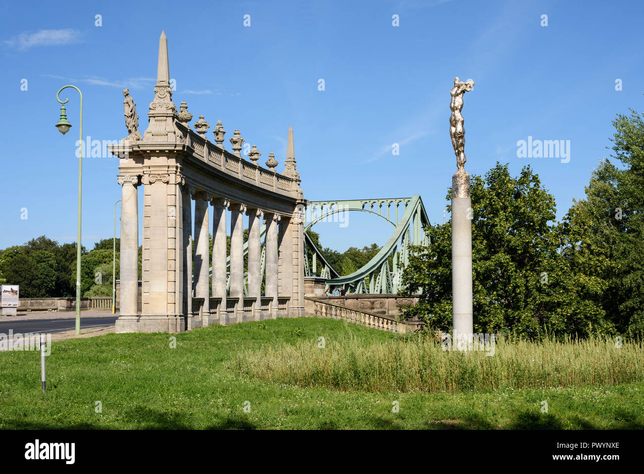 Potsdam. Berlin. Deutschland. Glienicker Brücke (Glienicker Brücke) erstreckt sich über die Havel und verbindet Potsdam und Berlin. Stockfoto