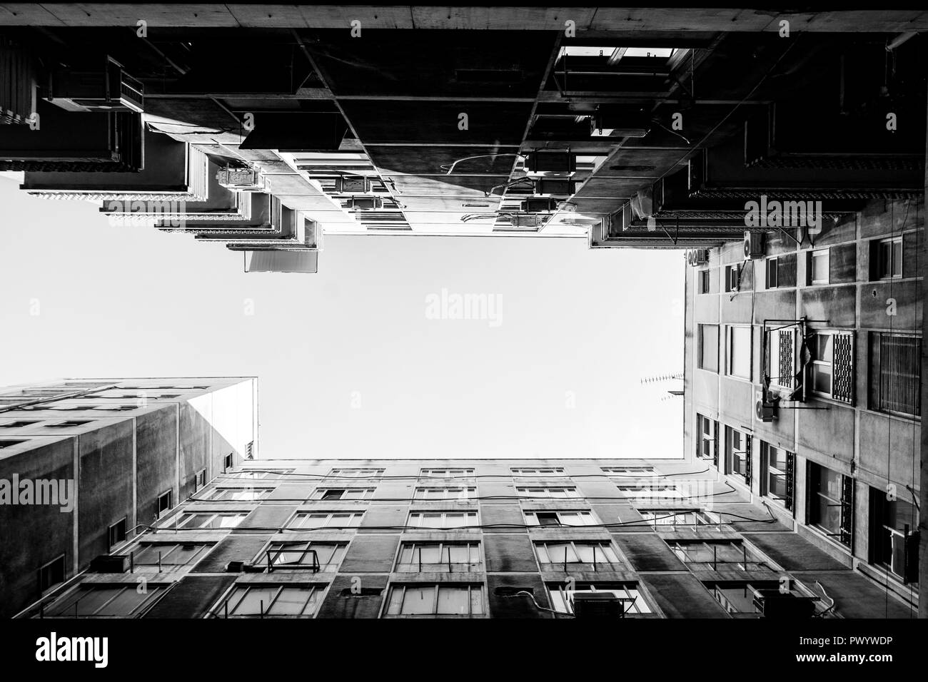 Gebäude in Athen Griechenland, Schönheit der Architekturfotografie Windows, Linien und Symmetrie, die in der Stadt Athen Stockfoto