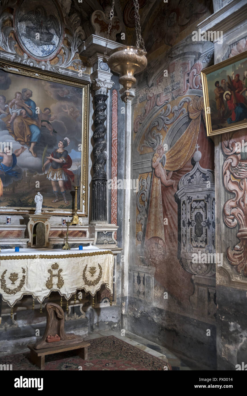 Innenraum der Kirche St. Johannes der Täufer in La Porta. Wnętrze kościoła Św. Jana Chrzciciela w La Porta. Stockfoto