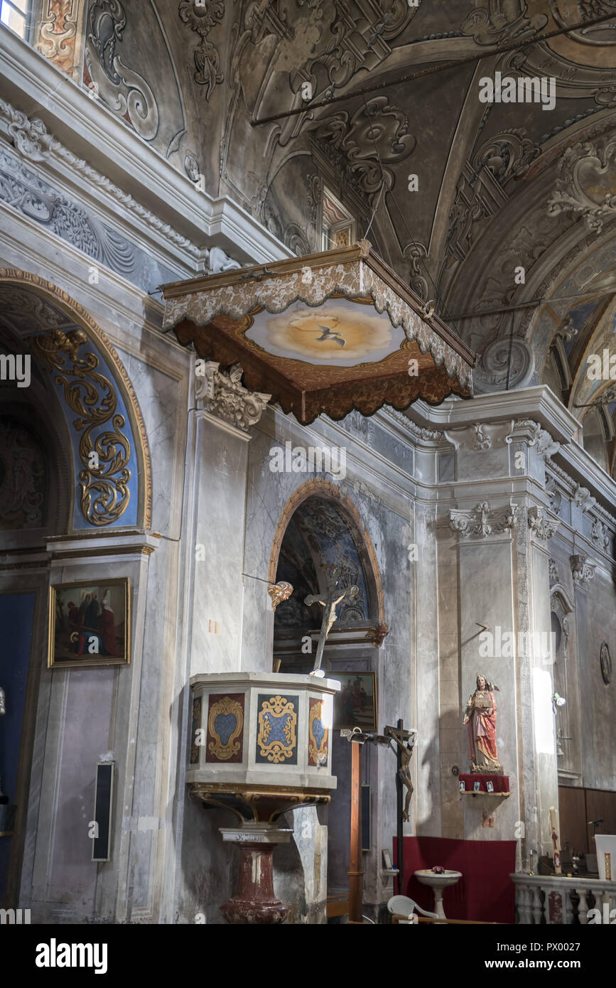 Innenraum der Kirche St. Johannes der Täufer in La Porta. Wnętrze kościoła Św. Jana Chrzciciela w La Porta. Stockfoto