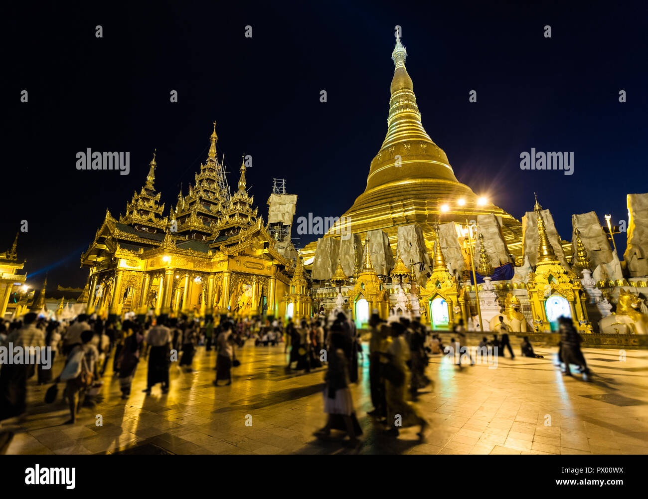 In der Nacht Shwedagon-Pagode in Yangon, Myanmar Stockfoto