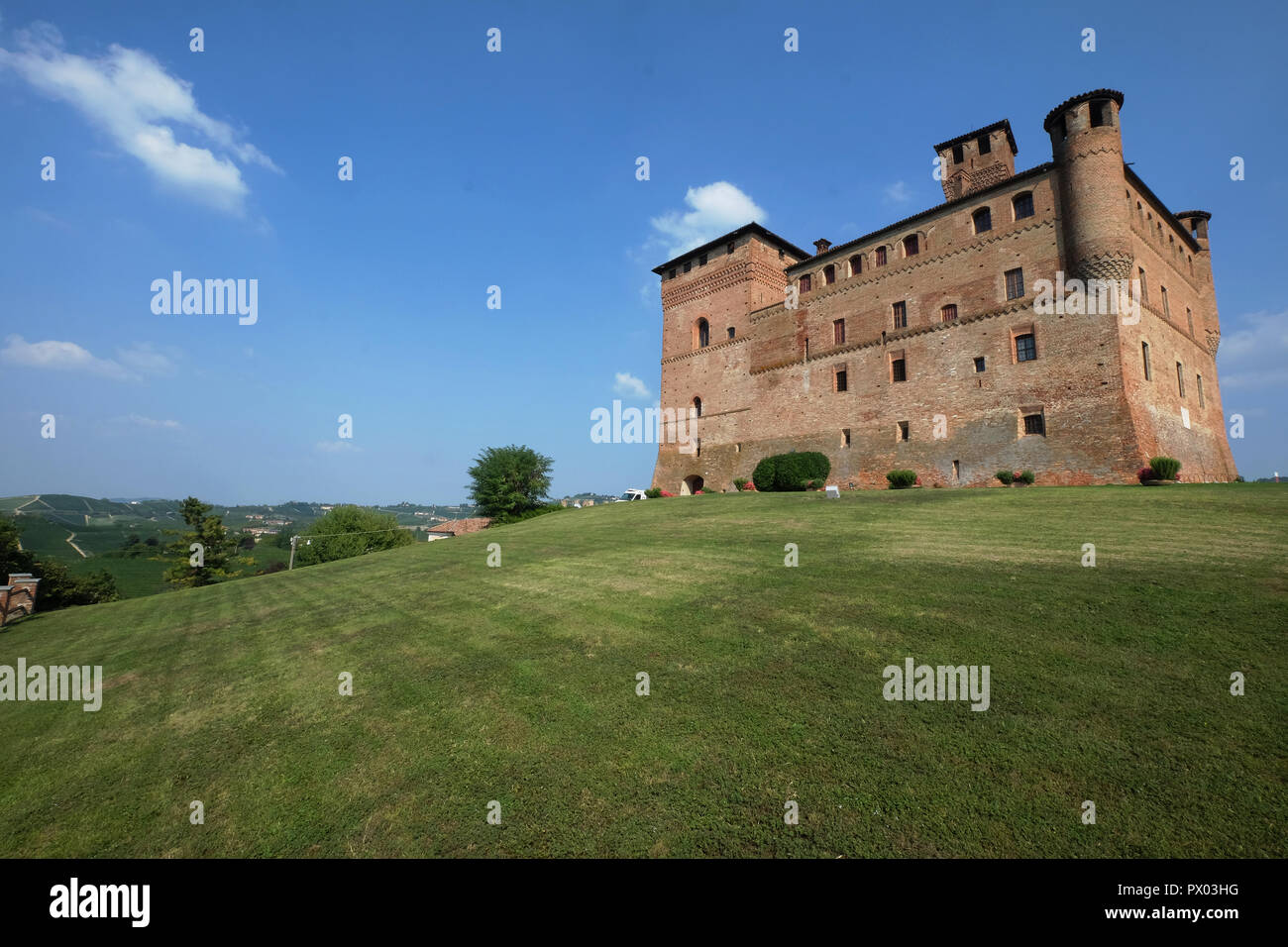 Das Schloss von Grinzane Cavour. Langhe-Roero und Monferrato in die Liste des Weltkulturerbes der UNESCO., Piemont, Italien Stockfoto