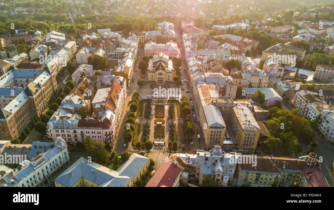 Czernowitz, Ukraine - April 2018: Czernowitz Stadt von oben der westlichen Ukraine. Sonnigen Tag der Stadt. Stockfoto