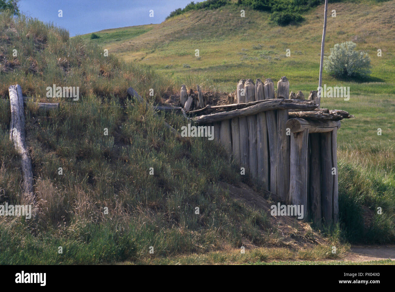 Rekonstruierte Mandan Earth Lodge bei Auf-EIN-Slant Indian Village auf Missouri River, North Dakota. Foto Stockfoto