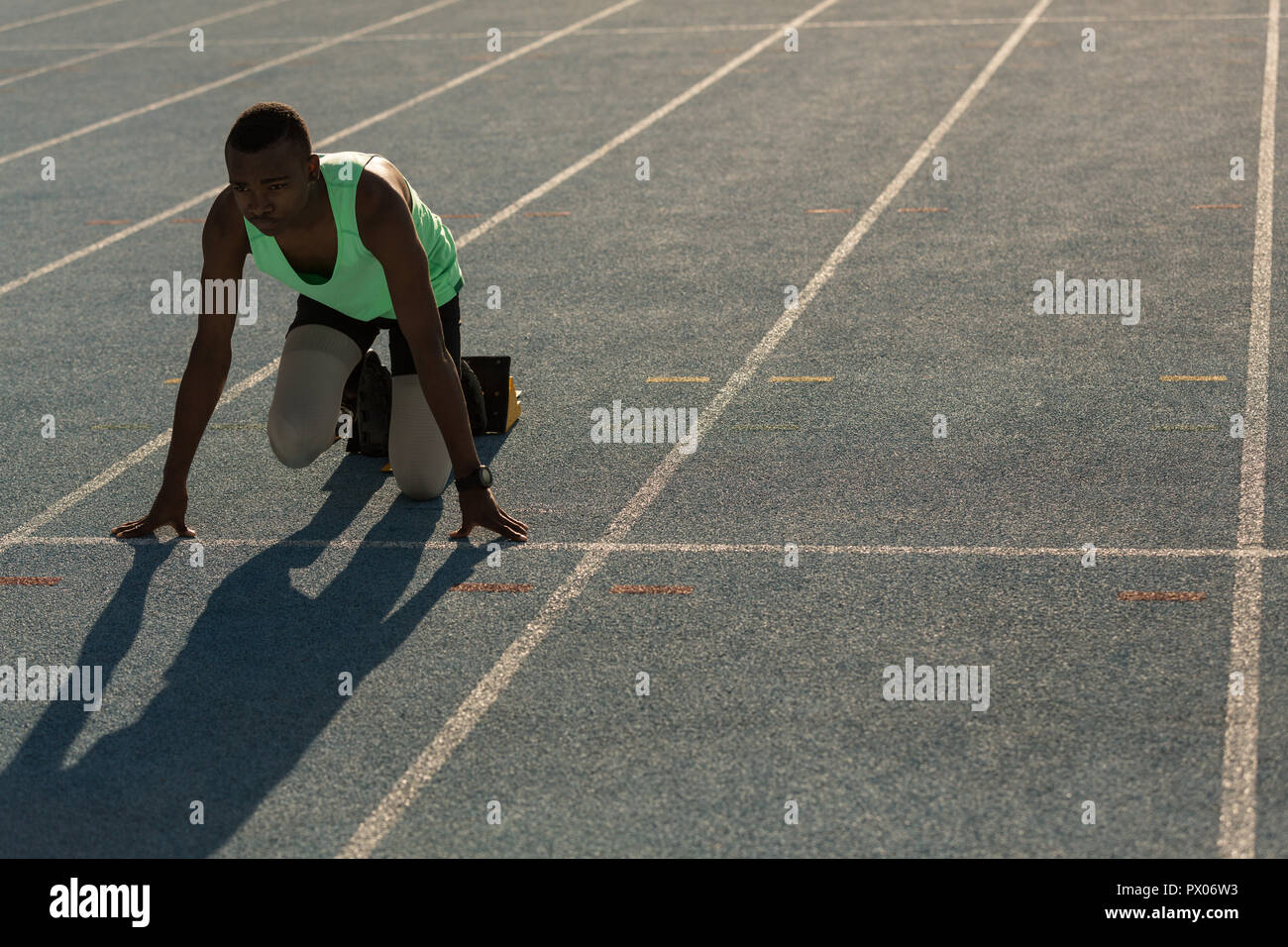 Deaktiviert athletische erhalten für das Rennen bereit Stockfoto