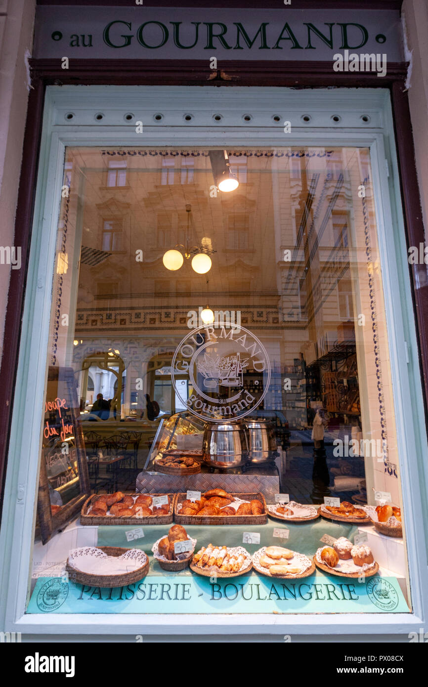 Au Gourmand Showcase, böhmische Art Deco, Bäckereien in Dlouha 614/10, Prag, Tschechische Republik. Stockfoto