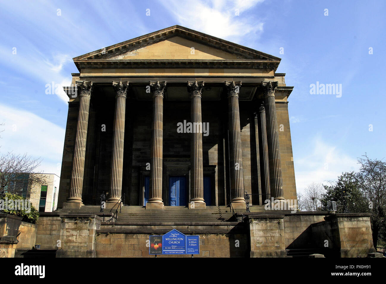 Die Vorhalle, Säulen und Grand Fassade des Wellington Kirche auf der University Avenue im Westen und von Glasgow. Universität Glasgow ist nur über die Straße. Stockfoto