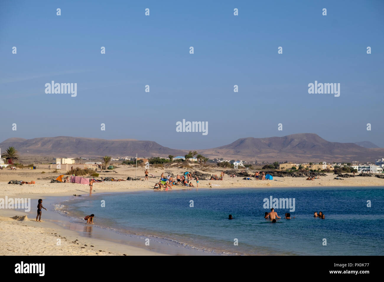 Die Lagune am Playa Chica in der Nähe von El Cotillo, Fuerteventura. Stockfoto