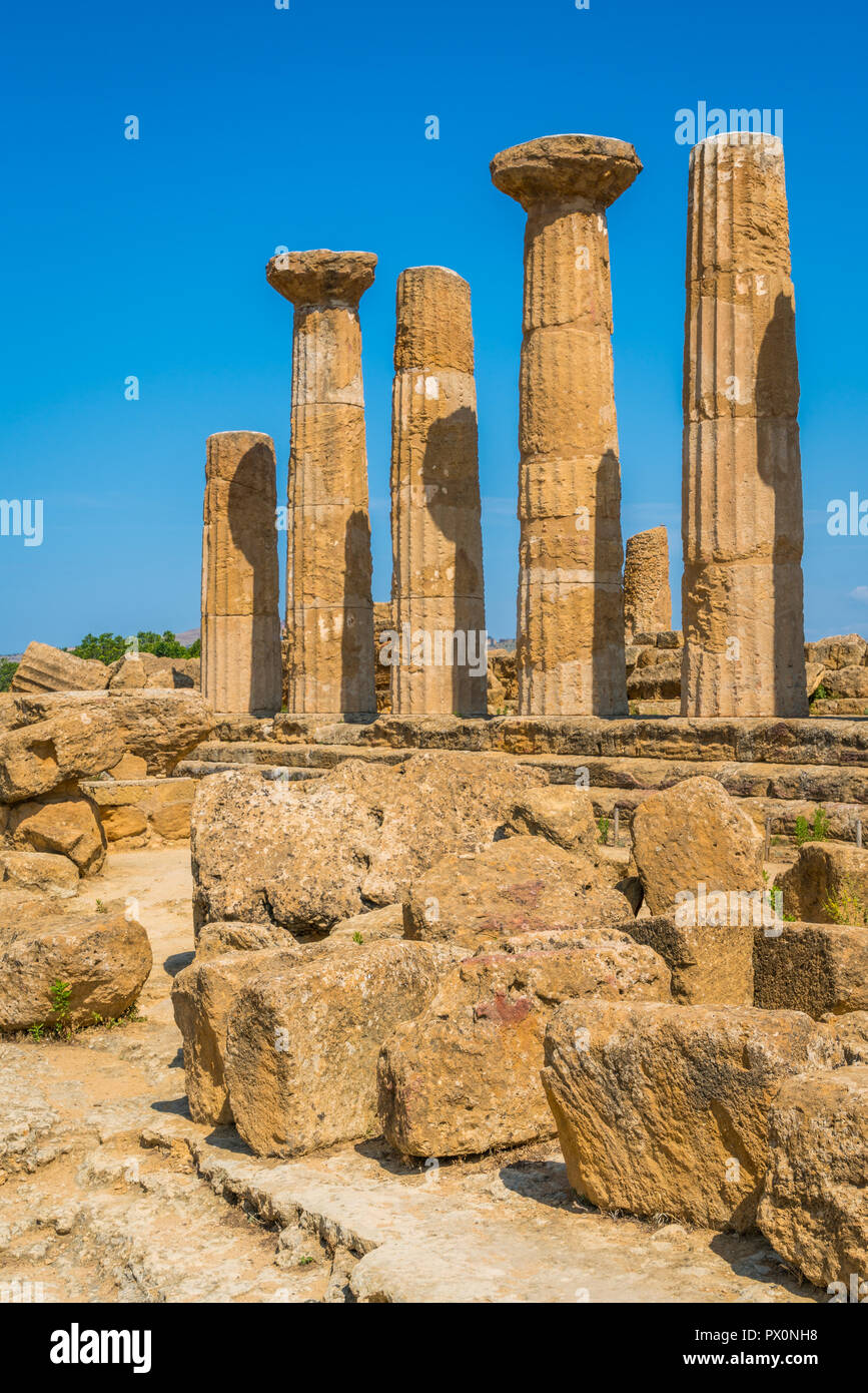 Tempel des Herkules im Tal der Tempel. Agrigento, Sizilien, Süditalien. Stockfoto