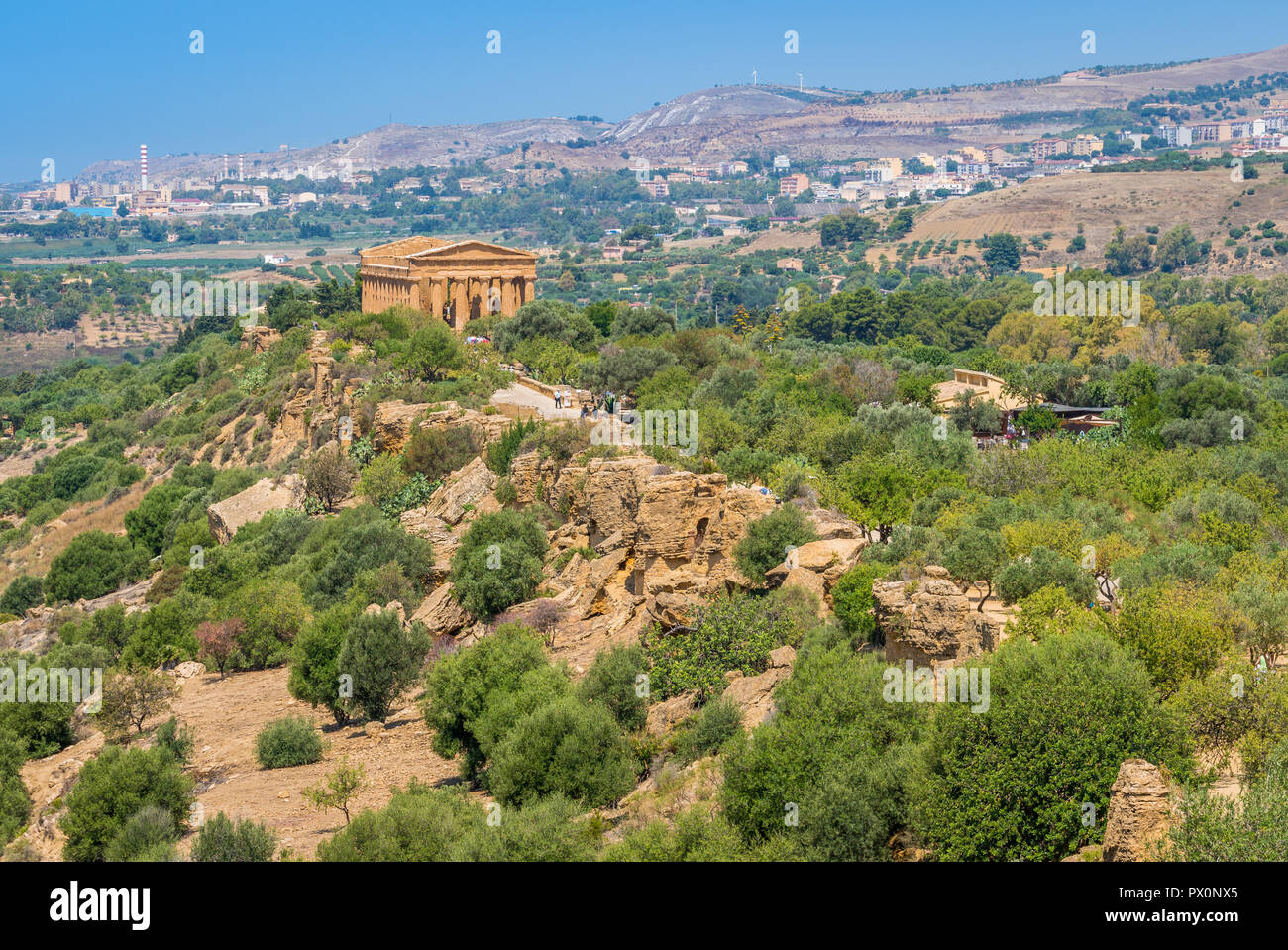 Panorama mit den Tempel der Concordia, in das Tal der Tempel. Agrigento, Sizilien, Süditalien. Stockfoto