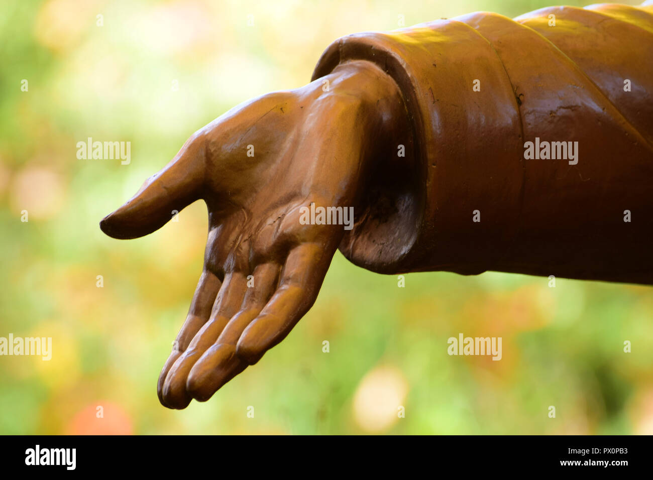 Hand der Statue isoliert Stockfoto