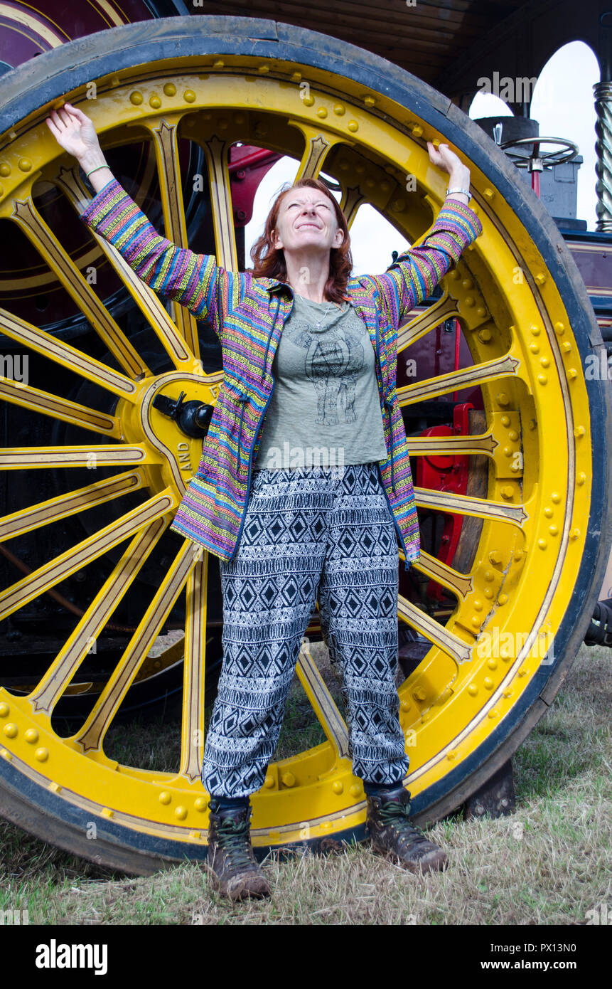 Hippy Dame in einem Fahr motor Rad Stockfoto