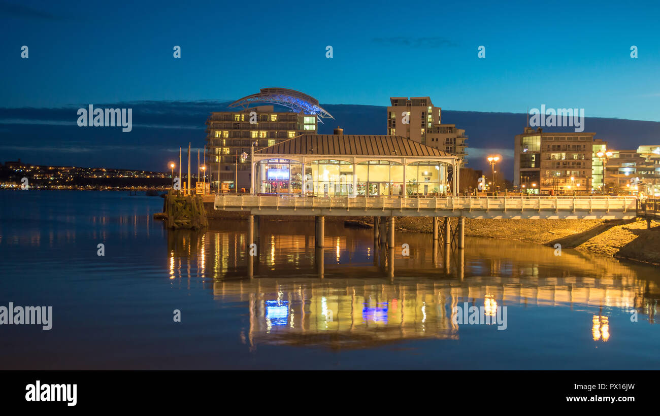 Cardiff Bay bei Sonnenuntergang in Cardiff, Wales. Stockfoto