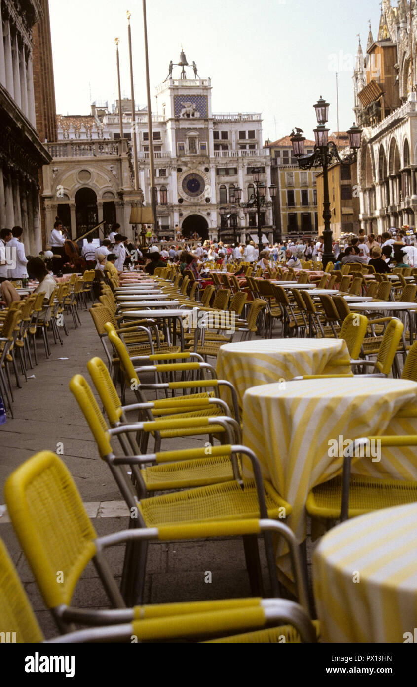 Venedig Italien Die Marcus Platz mit Cafe Tabelle Stockfoto