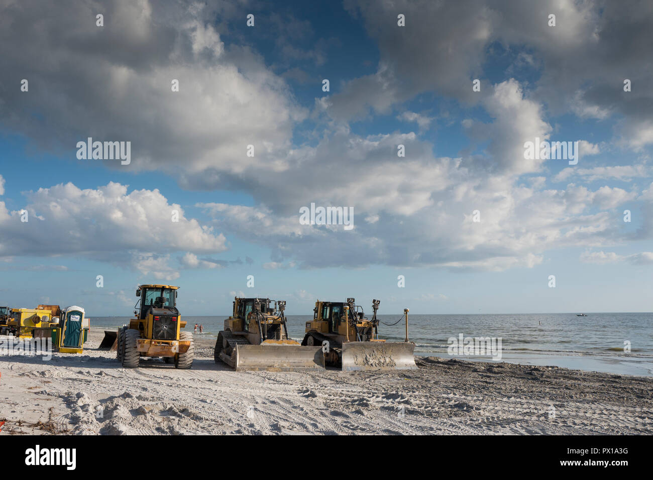 Redington Beach, Pinellas County, Florida, USA., Dienstag, 16 Oktober, 2018, Strand Lagerauffüllung, © Peter Spurrier Stockfoto