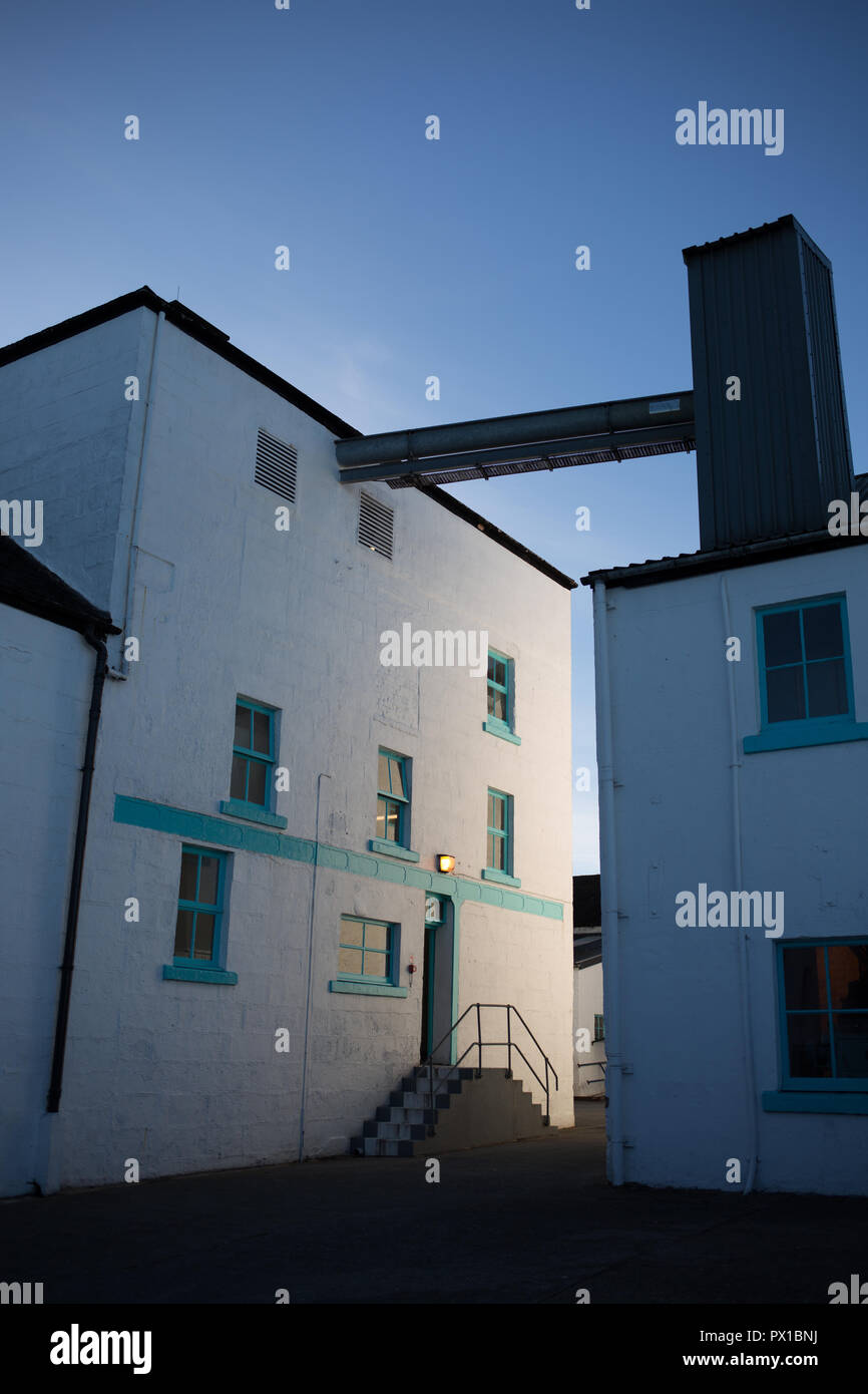 Bruichladdich Whisky Distillery, Bruichladdich, Schottland, am 15. Oktober 2018. Stockfoto