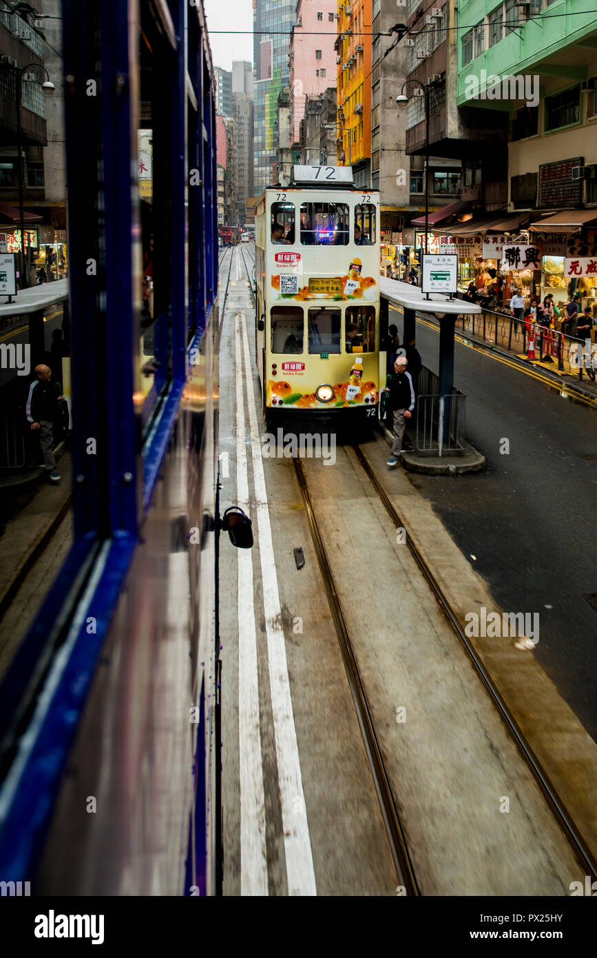 Doppeldecker Busse Straßenbahnen öffentliche Verkehrsmittel auf der Insel Hong Kong, Hong Kong, China. Stockfoto