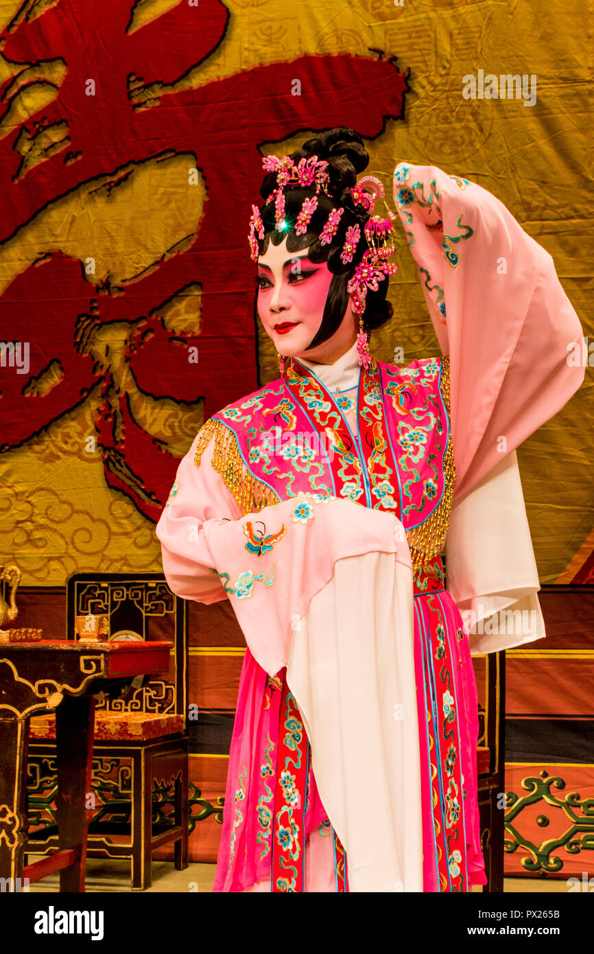Chinesische Oper Darsteller, Ko Shan Theater, Kowloon, Hong Kong, China. Stockfoto