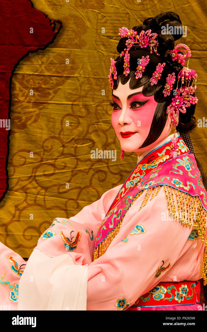 Chinesische Oper Darsteller, Ko Shan Theater, Kowloon, Hong Kong, China. Stockfoto