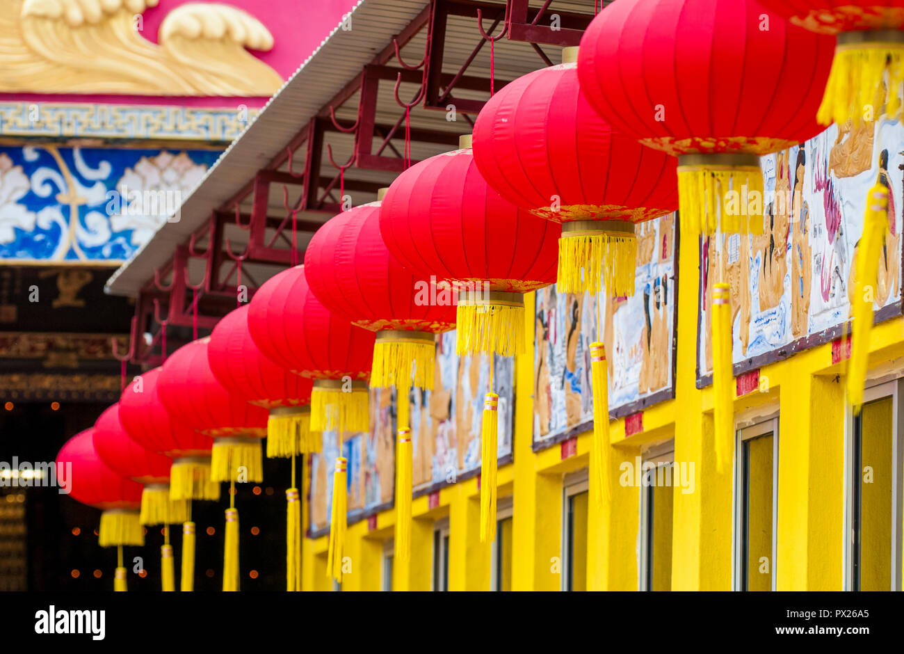 Chinesische Laternen an den Zehn Tausend Buddhas Monastery, Sha Tin, Hongkong, China. Stockfoto