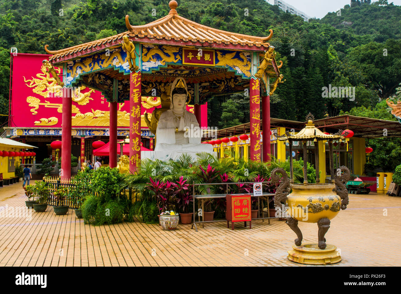 Kwun Yam Pavillon, Zehn Tausend Buddhas Monastery, Sha Tin, Hongkong, China. Stockfoto