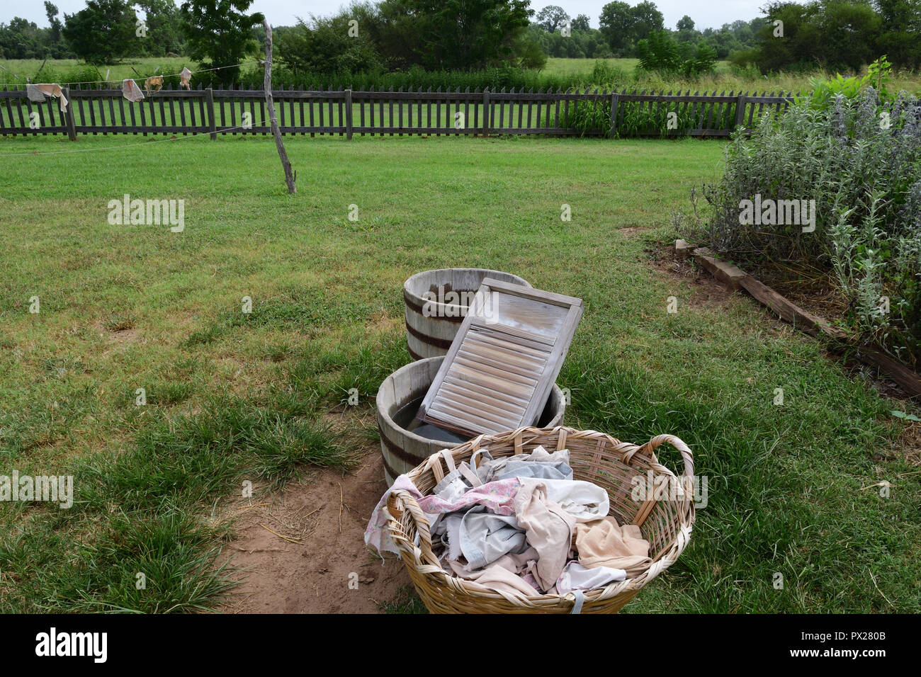 Historische Art zu waschen von Kleidung im 18. Jahrhundert Texas Stockfoto