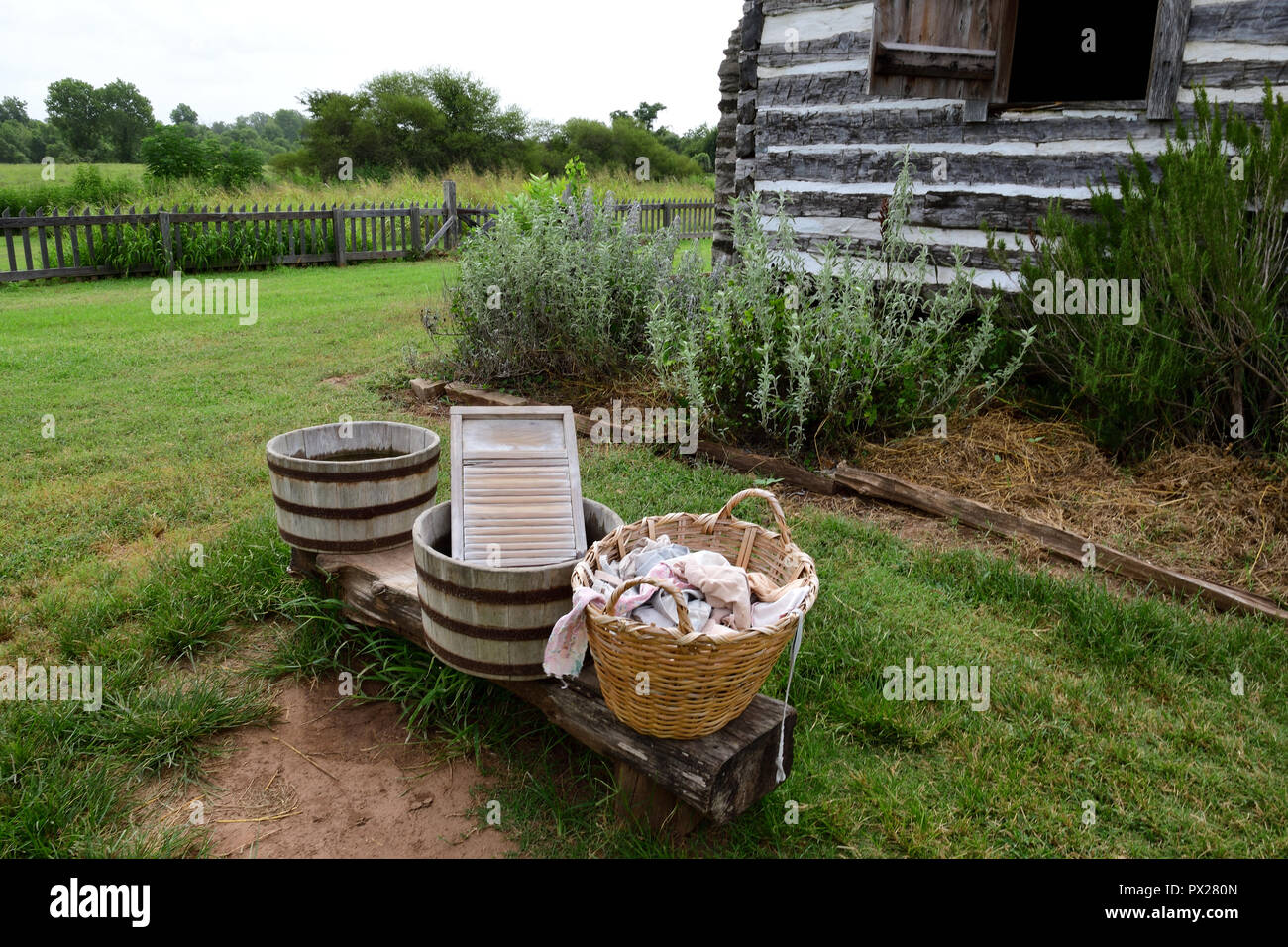 Historische Art zu waschen von Kleidung im 18. Jahrhundert Texas Stockfoto