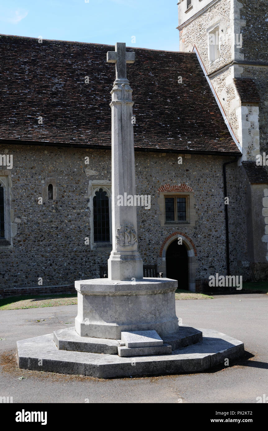 Das Kriegerdenkmal auf dem Friedhof von St. Peter's Kirche, Tewin, HertfordshireIt ist die Arbeit des Architekten Sir Herbert Baker ernannt wurde. Princ Stockfoto