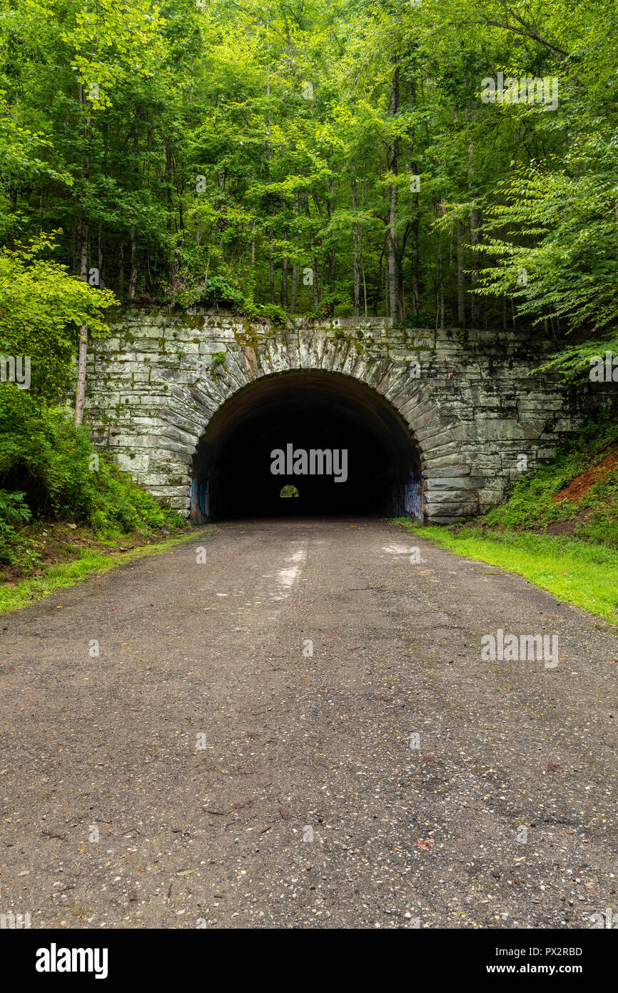 Smoky Mountains Tunnel auf dem Weg nach nirgendwo Stockfoto