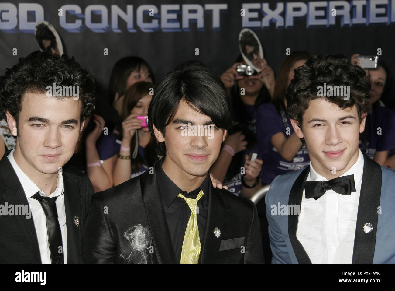 Kevin Jonas, Joe Jonas, Nick Jonas (Jonas Brothers) 24.02.2009 "Jonas Brothers die 3D Konzerterlebnis '@El Capitan Theatre, Hollywood Foto von Ima Kuroda/HNW/PictureLux 24. Februar 2009 Datei Referenz # 33686 720 HNWPLX Stockfoto