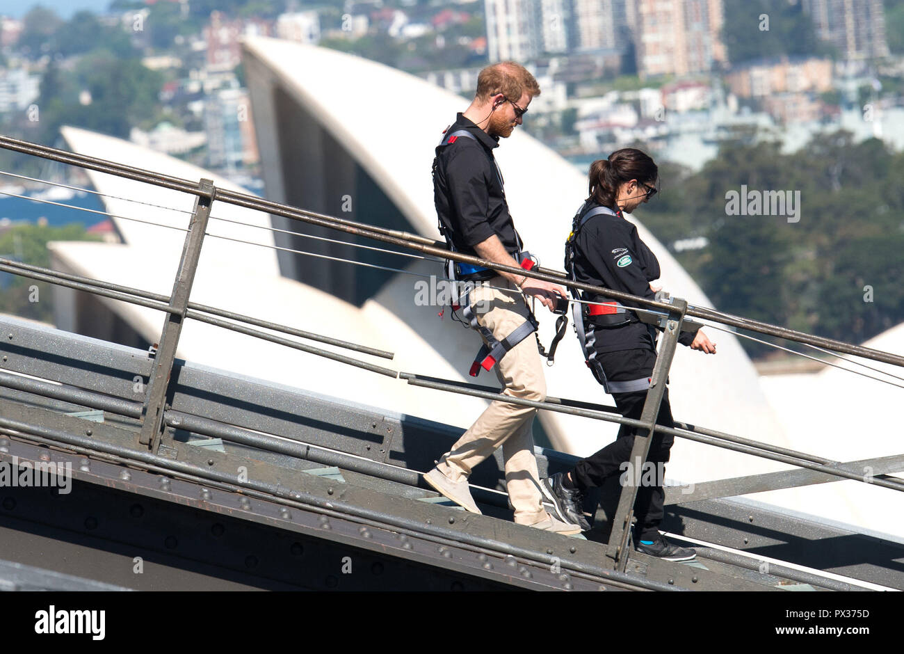 Der Herzog von Sussex klettert die Sydney Harbour Bridge in Sydney, am vierten Tag des königlichen Besuch in Australien. Stockfoto