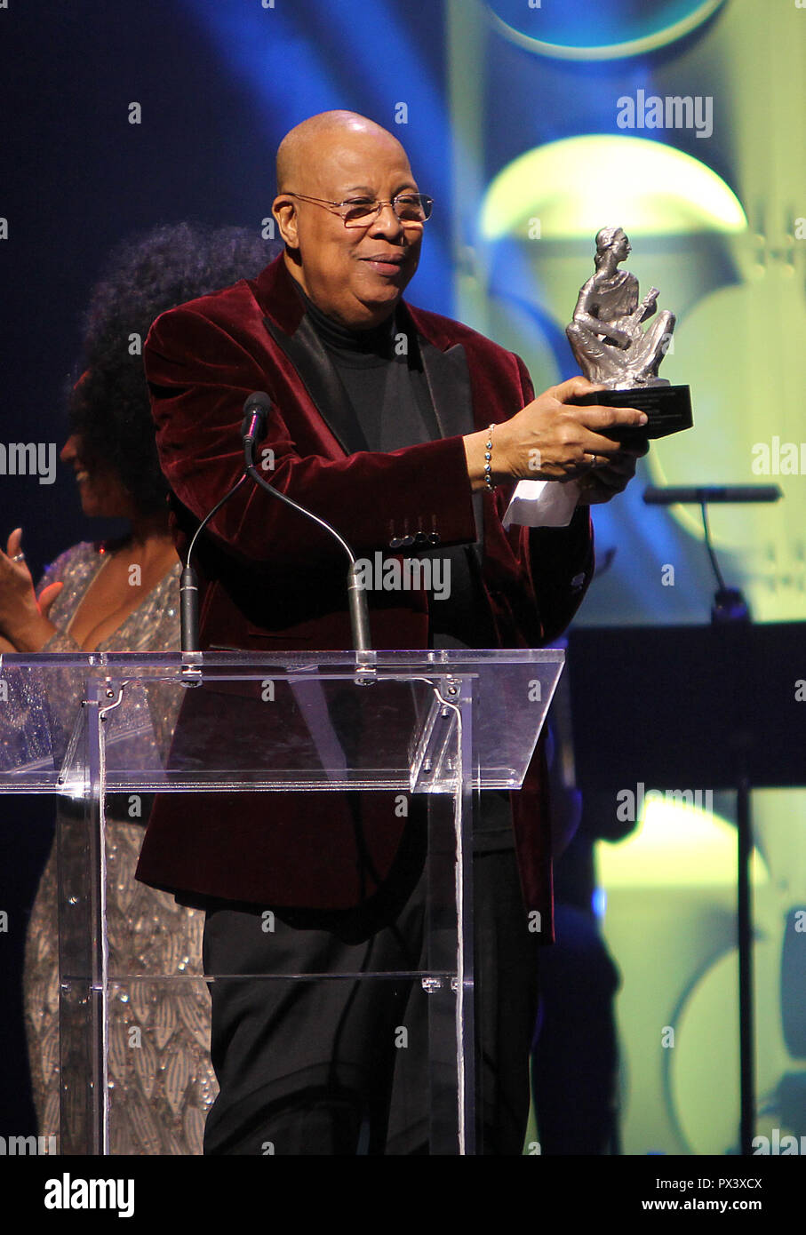 Miami, FL, USA. Okt, 2018 18. Chucho Valdez auf der 6. Jahrestag Induktion Gala für La Musa Auszeichnungen bei den James L. Knight Center in Miami, Florida, am 18. Oktober 2018. Credit: Majo Grossi/Medien Punch/Alamy leben Nachrichten Stockfoto